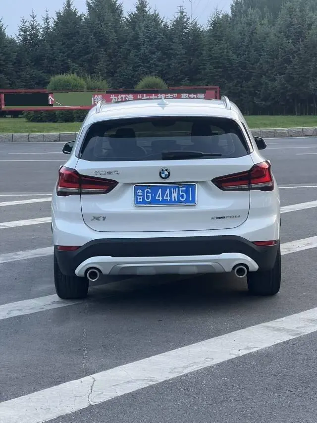 BMW 2022 X1 sDrive20Li 1.5T exclusive automatic gear 4
