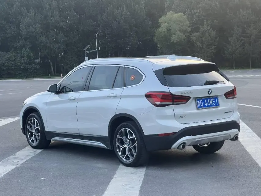 BMW 2022 X1 sDrive20Li 1.5T exclusive automatic gear 5