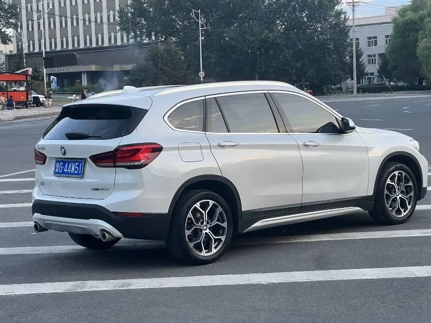 BMW 2022 X1 sDrive20Li 1.5T exclusive automatic gear 6