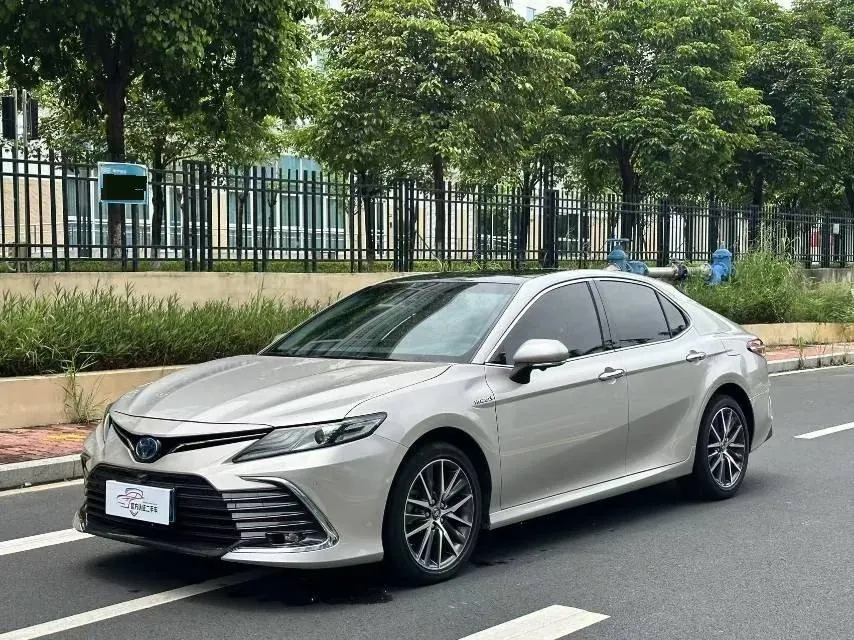Open image lightbox: Toyota 2023 Camry Dual Engine 2.5HG Stepless Deluxe Automatic Gear