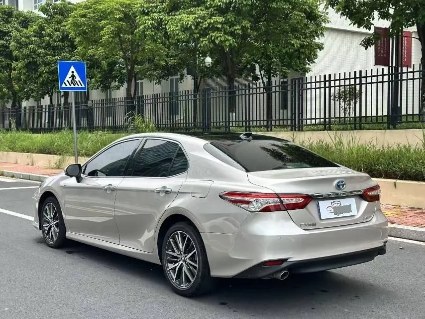 Toyota 2023 Camry Dual Engine 2.5HG Stepless Deluxe Automatic Gear 4