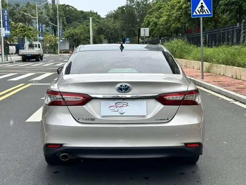 Toyota 2023 Camry Dual Engine 2.5HG Stepless Deluxe Automatic Gear 5