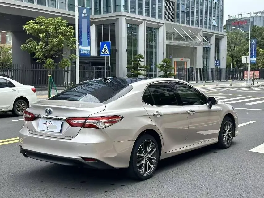 Toyota 2023 Camry Dual Engine 2.5HG Stepless Deluxe Automatic Gear 6