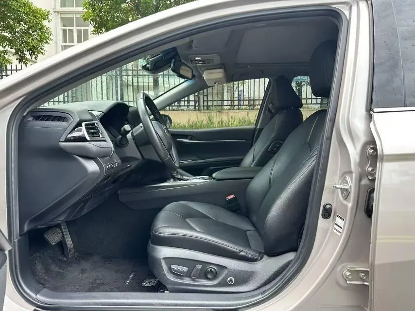 Toyota 2023 Camry Dual Engine 2.5HG Stepless Deluxe Automatic Gear 7