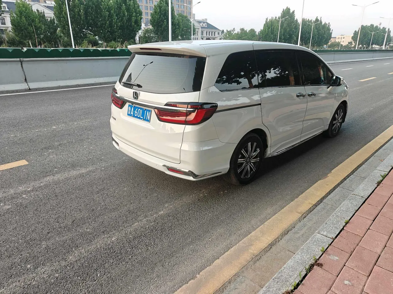Honda 2026 Odyssey Hybrid 2.0 Stepless Sharp and Pleasant Edition Automatic Gear 4