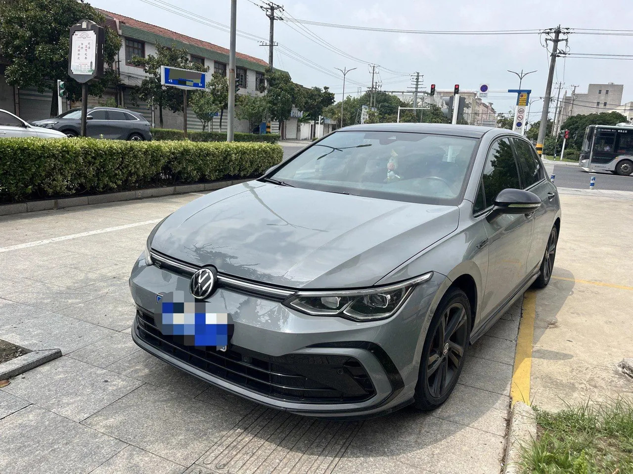Открыть галерею: Volkswagen 2021 Golf 8 R-Line 1.4TSI 280TSI Automatic
