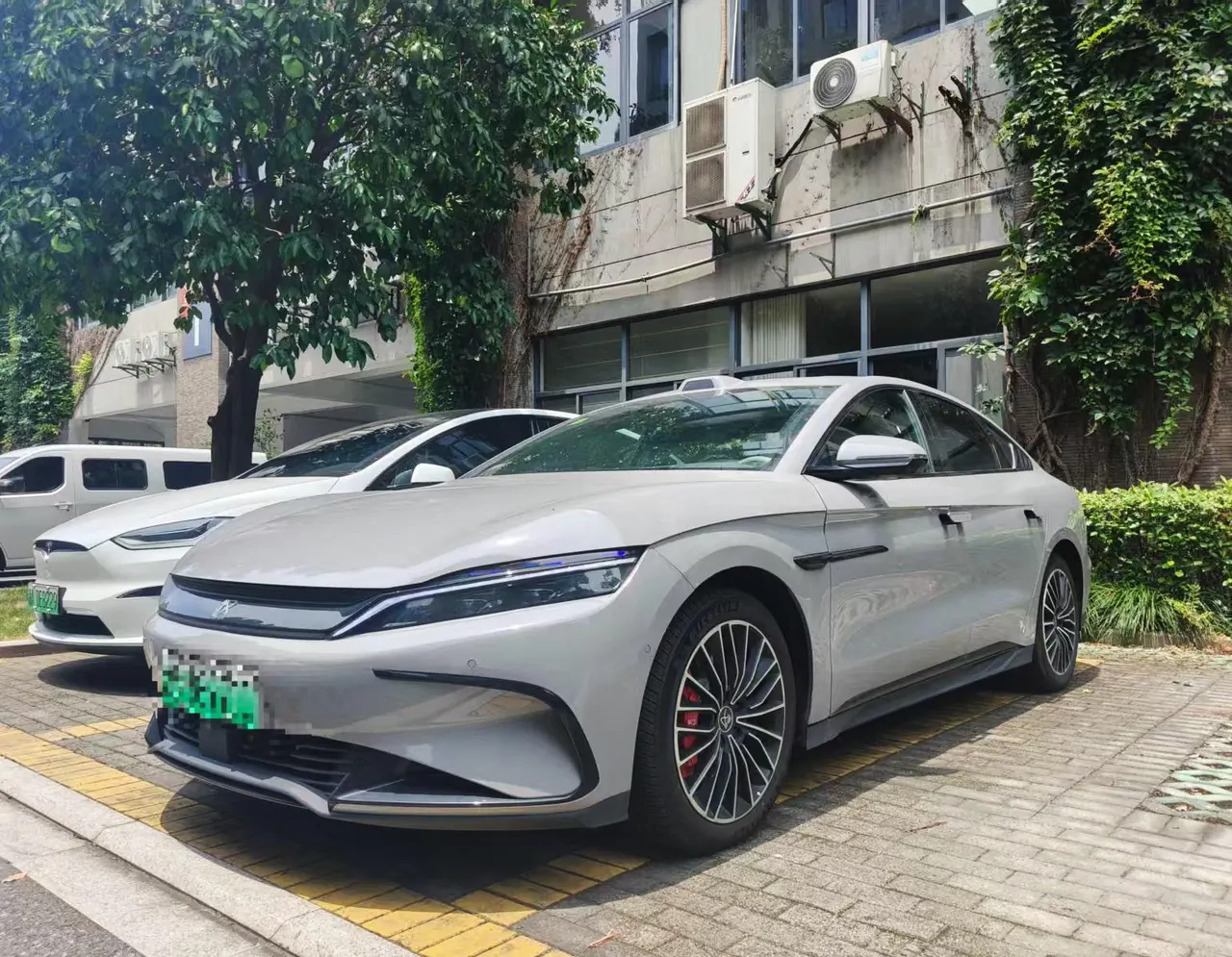 Открыть галерею: BYD 2025 Han EV 701KM laser Radar smart driving automatic gear