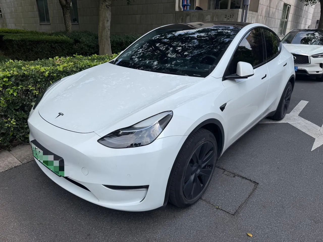 Tesla 2023 Model Y long endurance all-wheel drive version automatic transmission - View 1