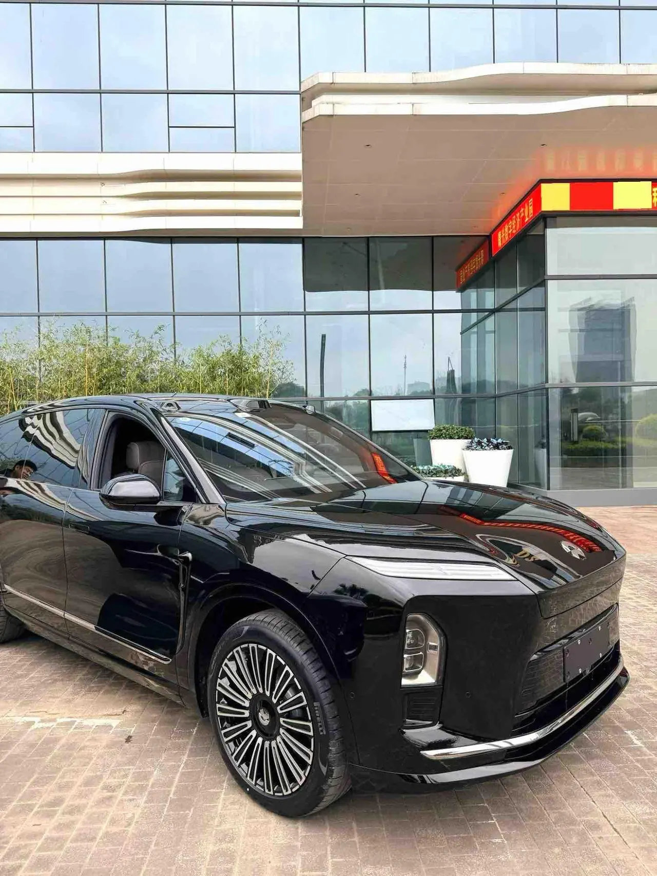 NIO 2026 ES8 6-seat executive deluxe automatic gear 3