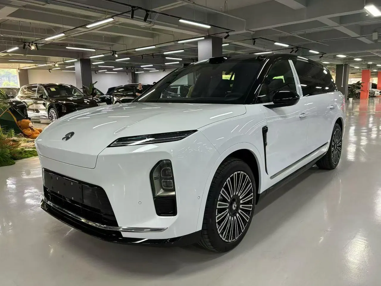 Открыть галерею: NIO 2026 ES8 6-seat executive deluxe automatic gear