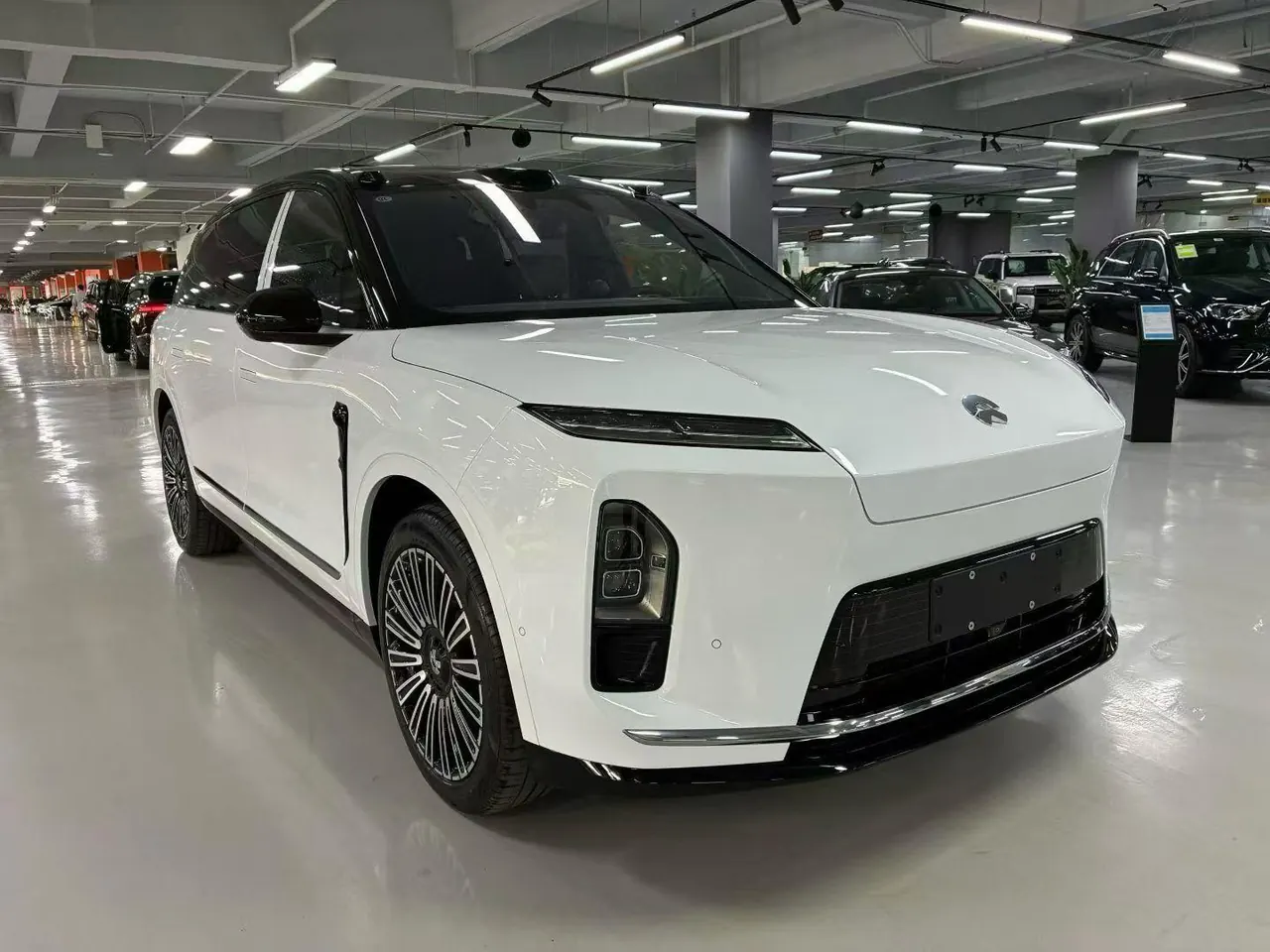 NIO 2026 ES8 6-seat executive deluxe automatic gear 3