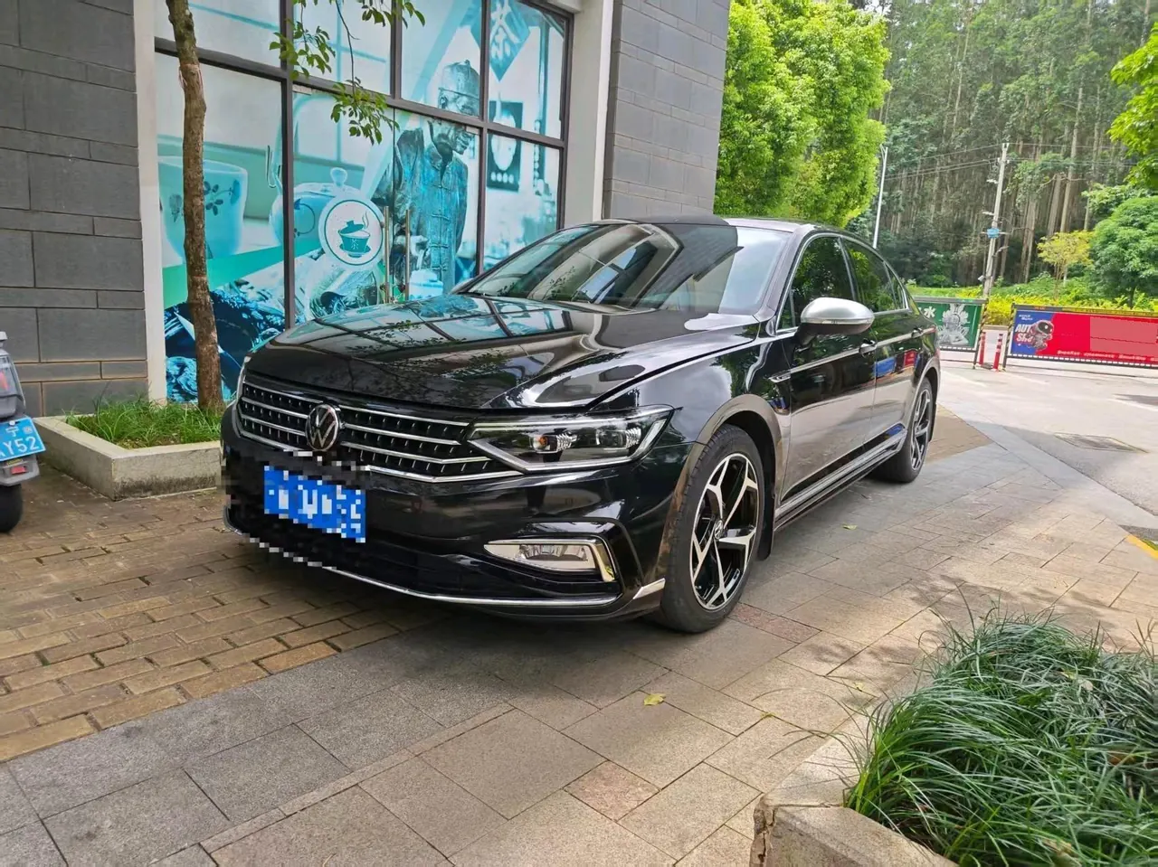 Open image lightbox: Volkswagen 2023 Magotan 2.0TSI 330TSI 2 million Commemorative Luxury Automatic Gear