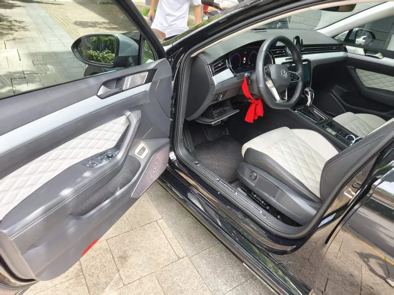 Volkswagen 2023 Magotan 2.0TSI 330TSI 2 million Commemorative Luxury Automatic Gear 2