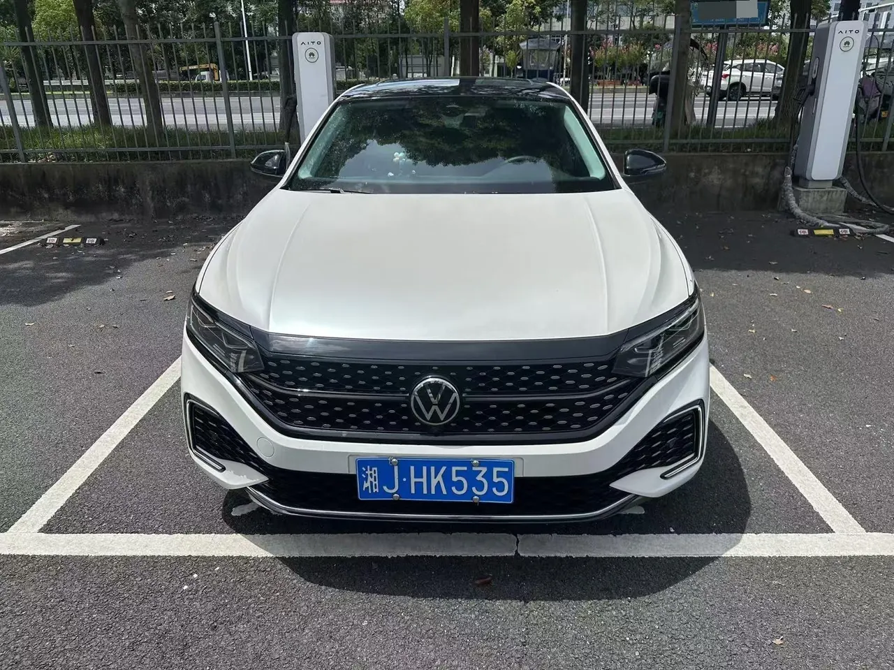 Volkswagen 2021 Passat 2.0TSI 330TSI Premium Edition Automatic Gear 2