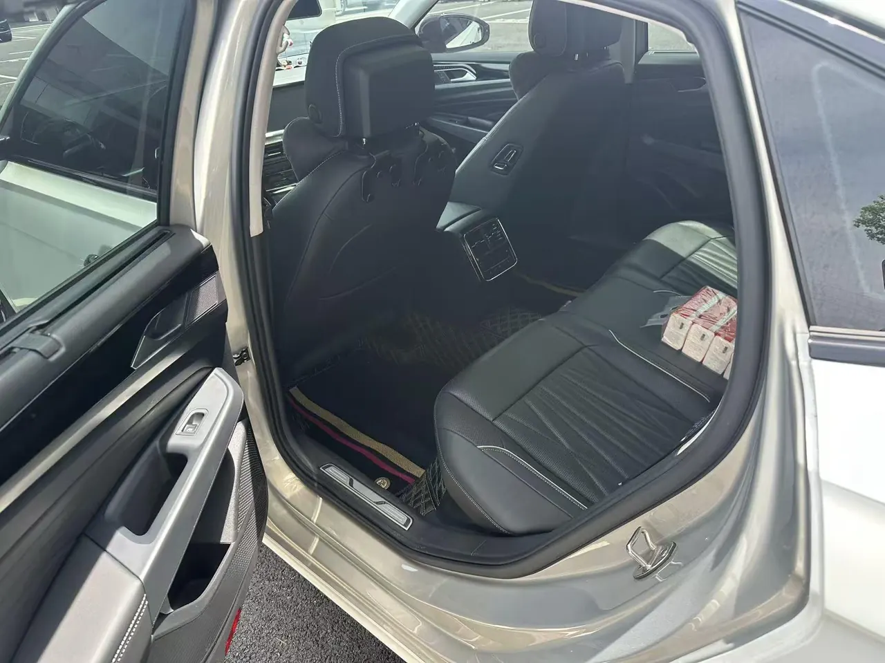 Volkswagen 2021 Passat 2.0TSI 330TSI Premium Edition Automatic Gear 4
