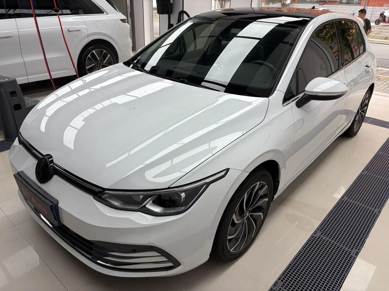 Open image lightbox: Volkswagen 2021 Golf 8 PRO 1.4TSI 280TSI Automatic
