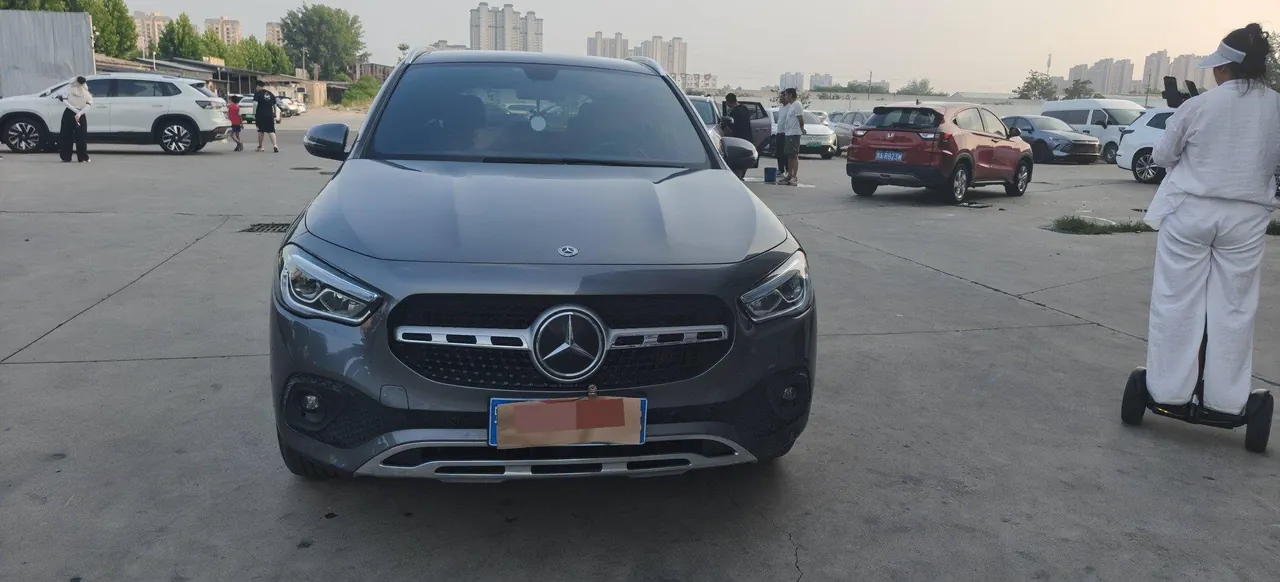 Mercedes Benz 2020 GLA 200 1.3T automatic gear 3