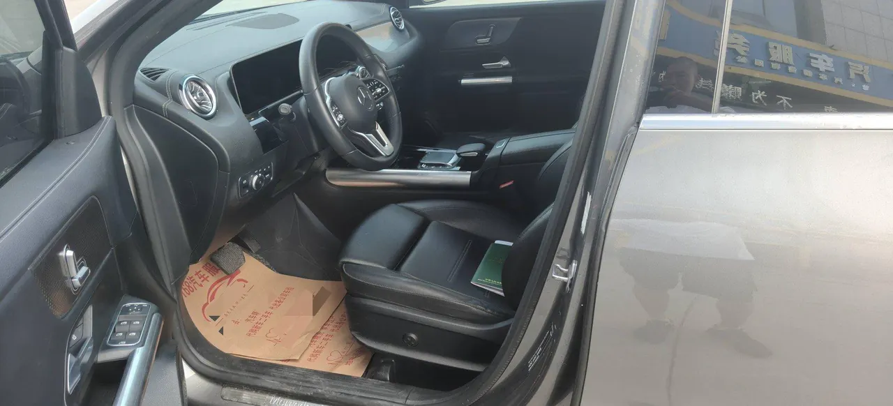 Mercedes Benz 2020 GLA 200 1.3T automatic gear 4