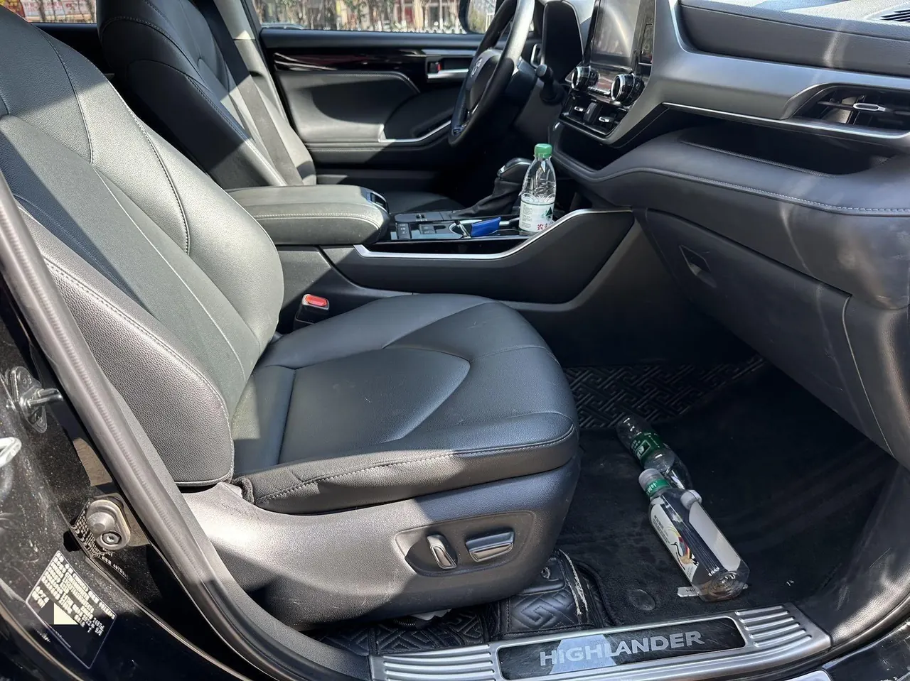 Toyota 2022 Highlander Dual Engine 2.5 Stepless Four-wheel Drive Extreme Edition 7-seat Automatic Gear 4