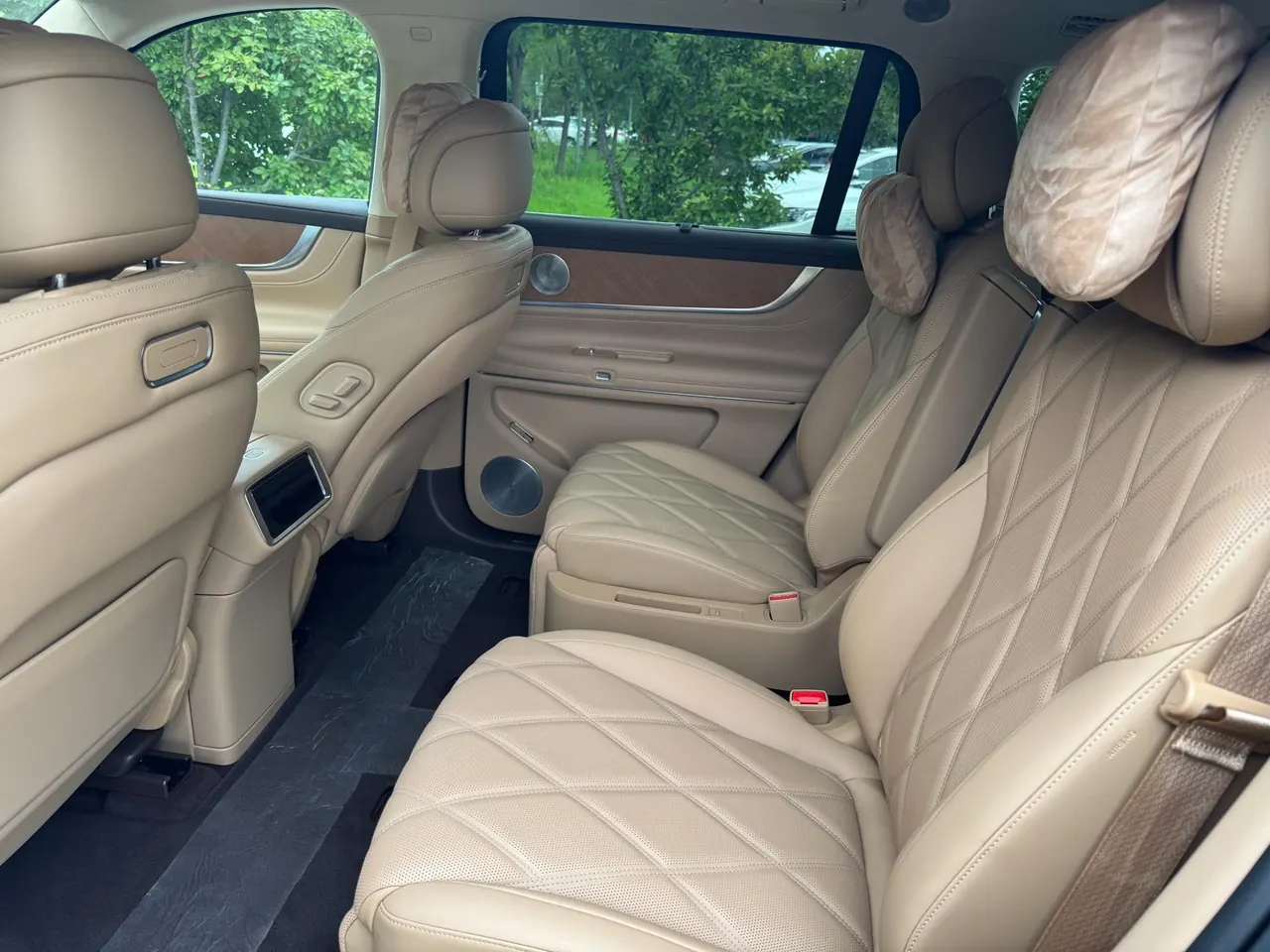 AITO 2025 AITO M9 extended range Max version 52kWh6 seat version automatic gear 5