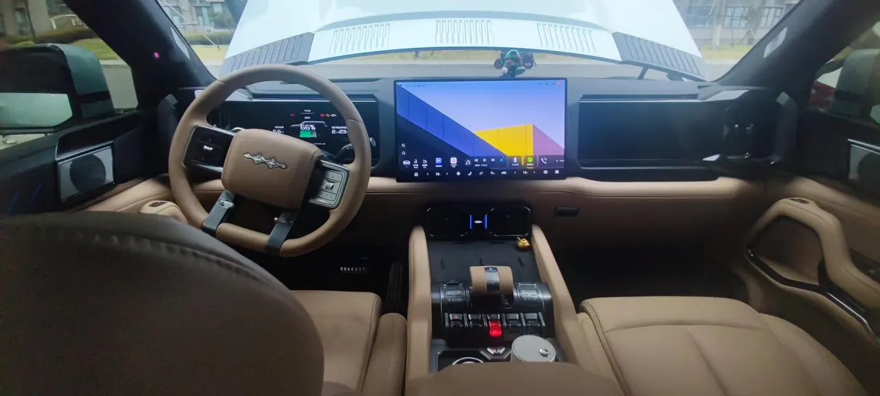 FangChengBao 2025 Leopard 8 2.0T Stepless Zhiyong Deluxe Edition 5-seat Automatic Gear 8