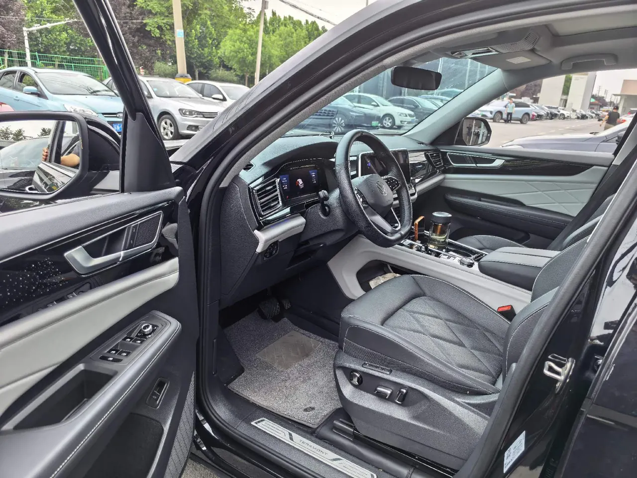 Volkswagen 2025 Tuang 2.0TSI 380TSI four-wheel drive superior automatic gear 2