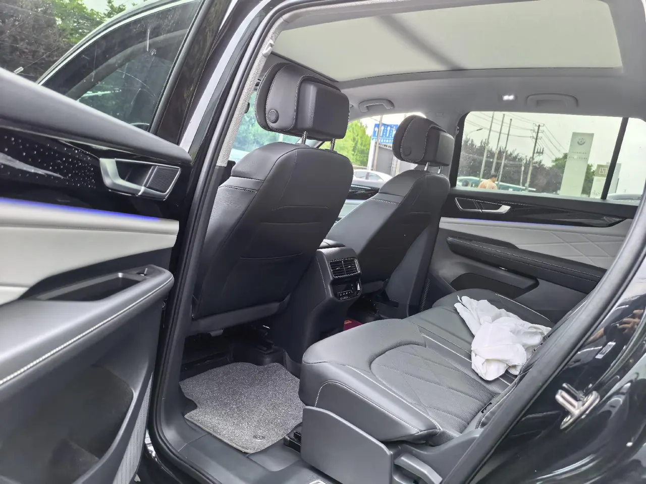 Volkswagen 2025 Tuang 2.0TSI 380TSI four-wheel drive superior automatic gear 3