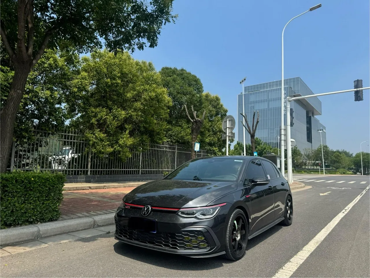 Открыть галерею: Volkswagen 2021 Golf GTI 2.0TSI Automatic