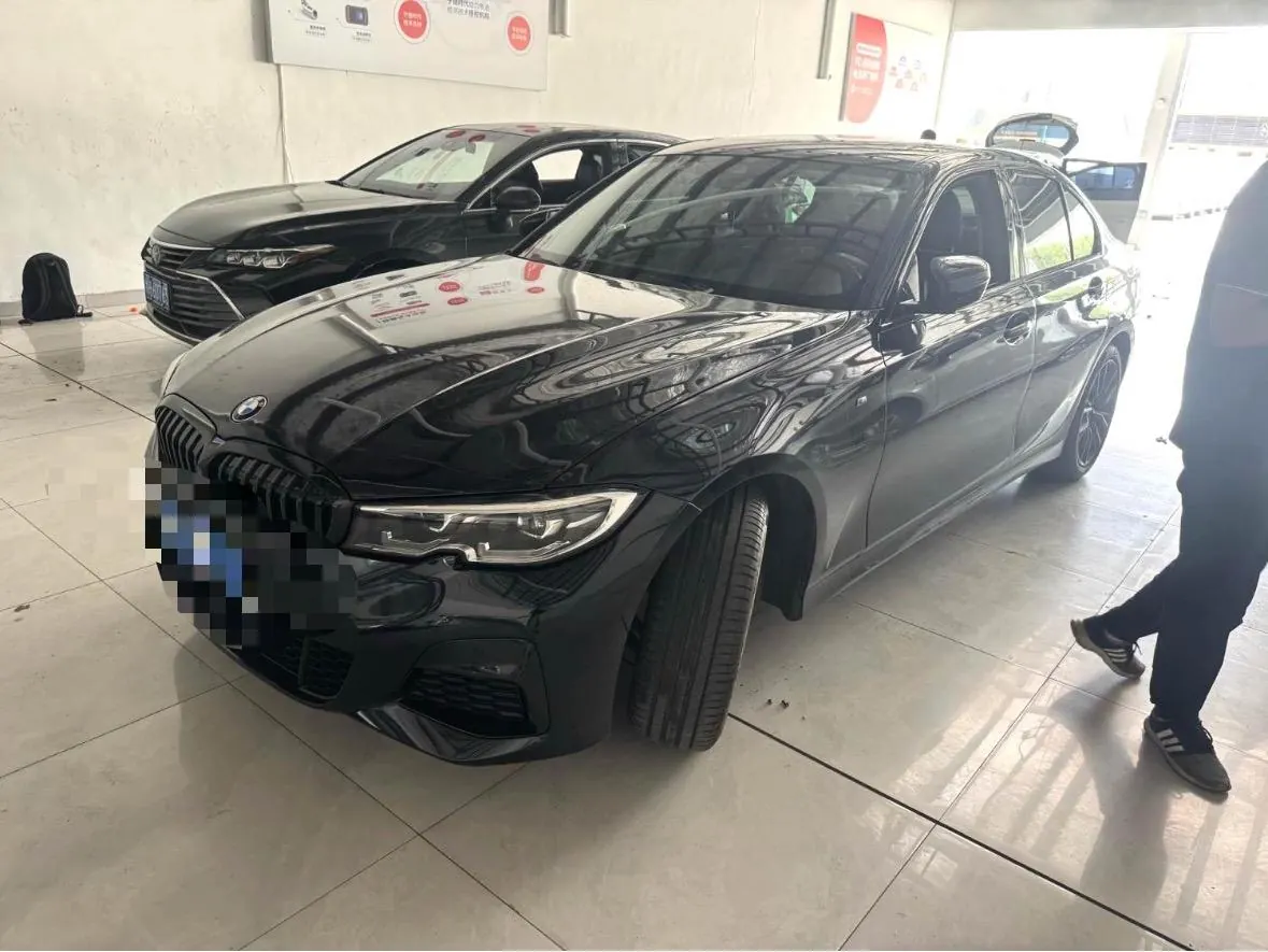 Open image lightbox: BMW 3 Series 2021 325i 2.0T M Sports Obsidian Night Suit Automatic Gear