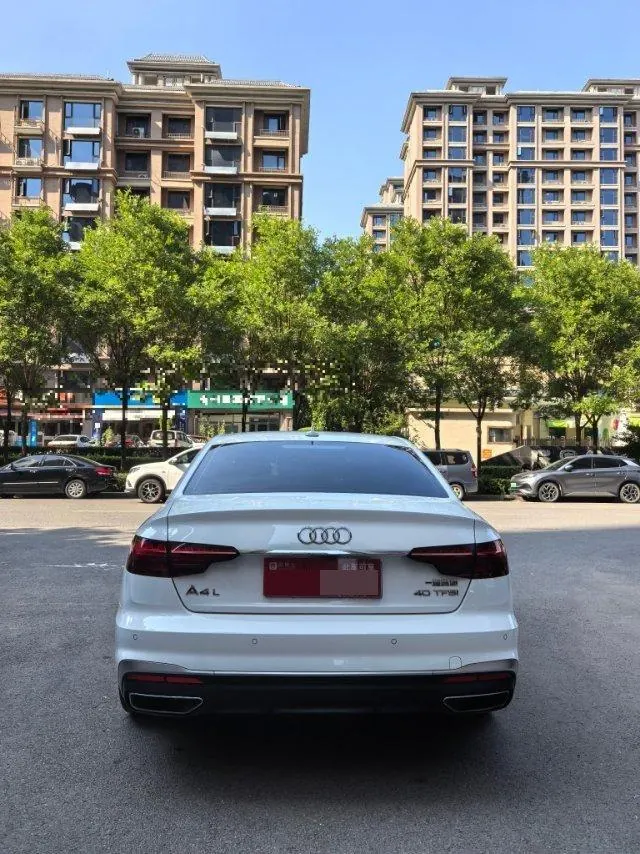 Audi 2022 A4L 2.0TFSI 35TFSI Fashion Dynamic Automatic 3