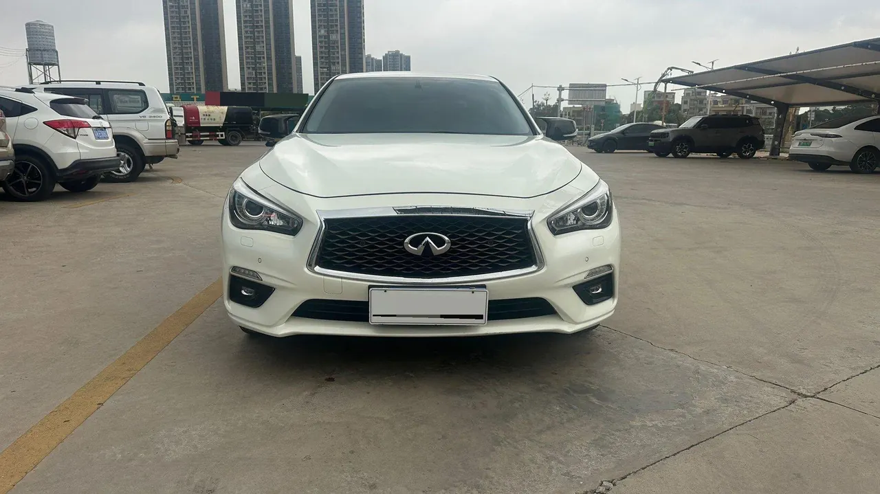 Infiniti 2021 Q50L 2.0T into the exclusive version of automatic gear 2