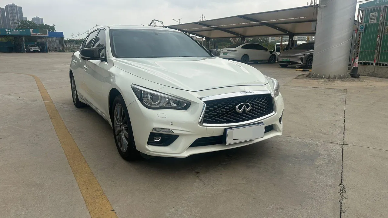 Infiniti 2021 Q50L 2.0T into the exclusive version of automatic gear 3