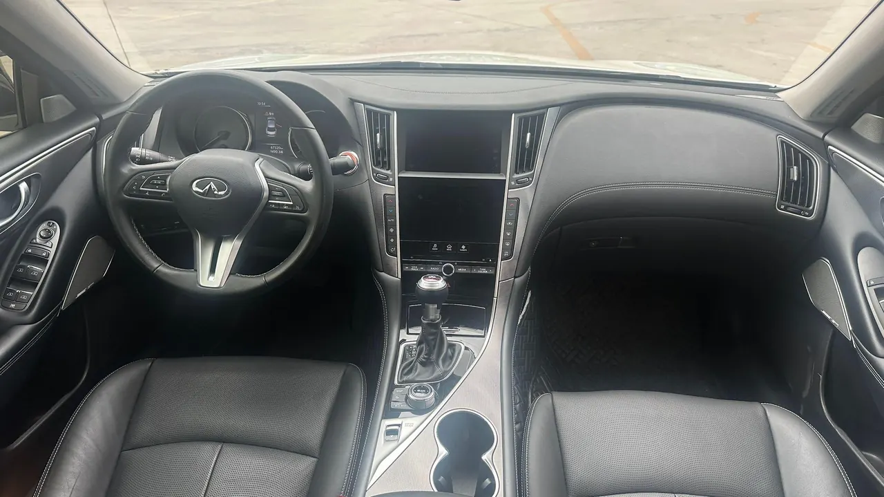 Infiniti 2021 Q50L 2.0T into the exclusive version of automatic gear 6