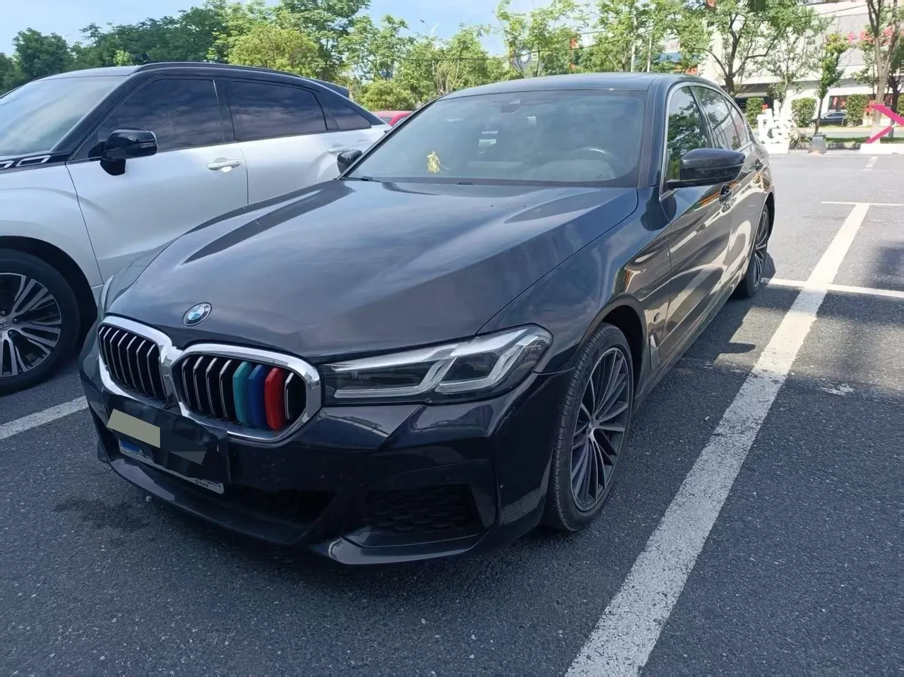 Открыть галерею: BMW 5 Series 2021 530Li 2.0T Leading M Sports Suit Automatic Gear
