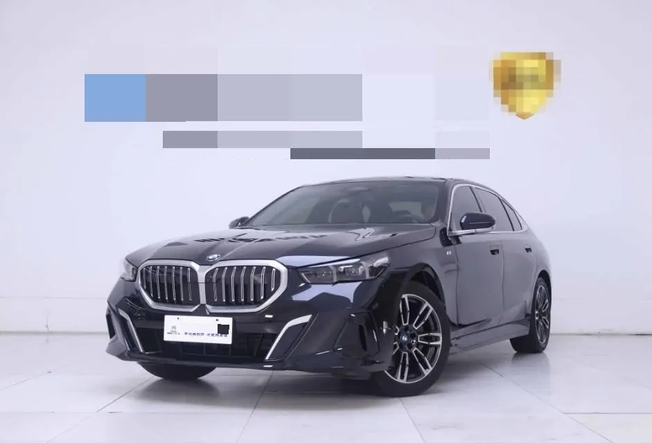 Open image lightbox: BMW 5 Series 2024 model 530Li 48V 2.0T Leading Edition M Sport Package Automatic
