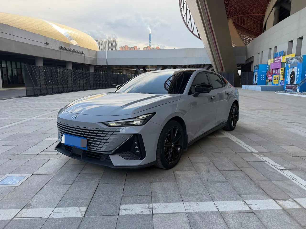 ChangAn 2022 UNI-V 1.5T honorable automatic gear - View 1