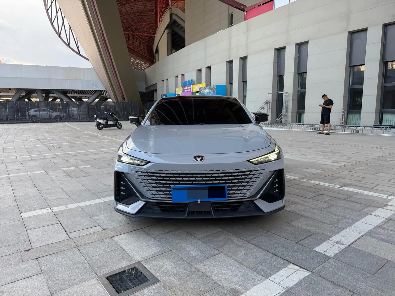 ChangAn 2022 UNI-V 1.5T honorable automatic gear 2