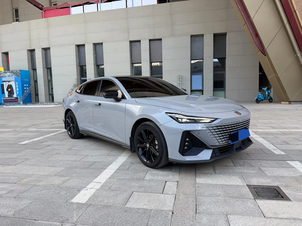 ChangAn 2022 UNI-V 1.5T honorable automatic gear 3