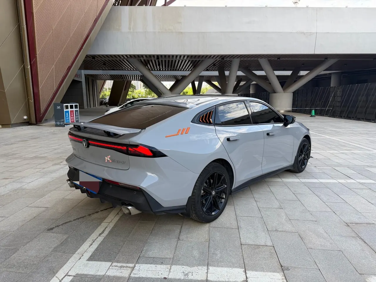 ChangAn 2022 UNI-V 1.5T honorable automatic gear 9