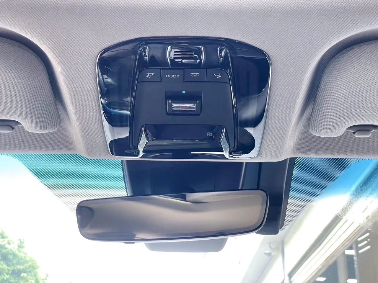 Toyota 2023 Weisa Dual Engine 2.5 Stepless Intelligent Electric Hybrid Two-Drive Premium Edition Automatic Gear 16