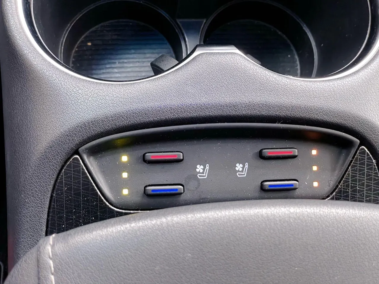 Toyota 2023 Weisa Dual Engine 2.5 Stepless Intelligent Electric Hybrid Two-Drive Premium Edition Automatic Gear 17