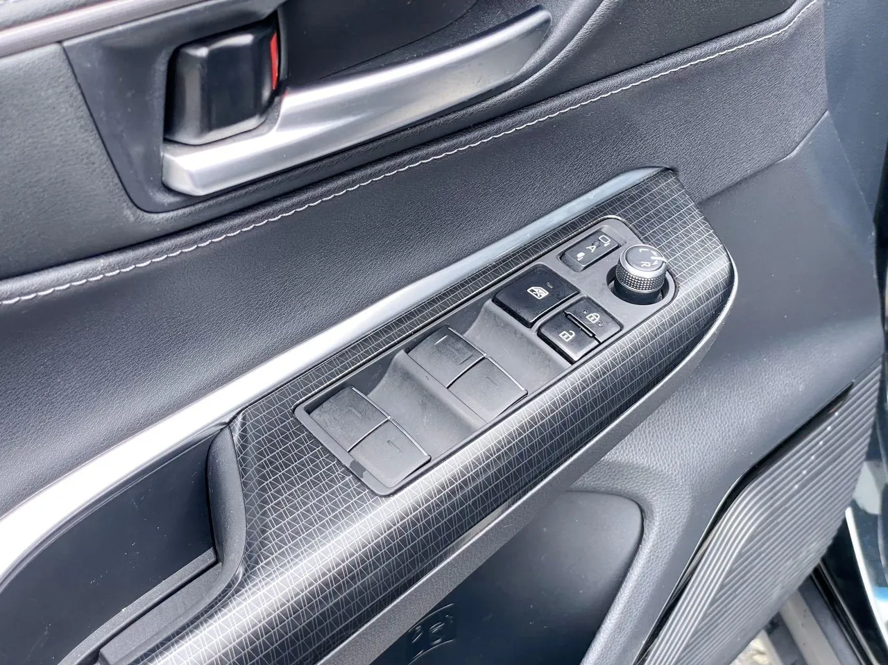 Toyota 2023 Weisa Dual Engine 2.5 Stepless Intelligent Electric Hybrid Two-Drive Premium Edition Automatic Gear 21