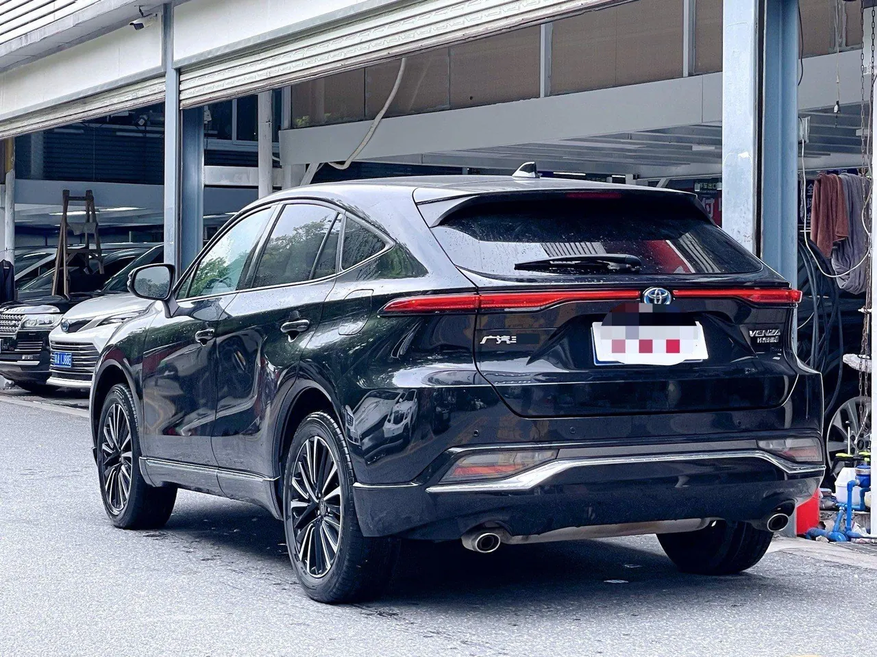 Toyota 2023 Weisa Dual Engine 2.5 Stepless Intelligent Electric Hybrid Two-Drive Premium Edition Automatic Gear 4