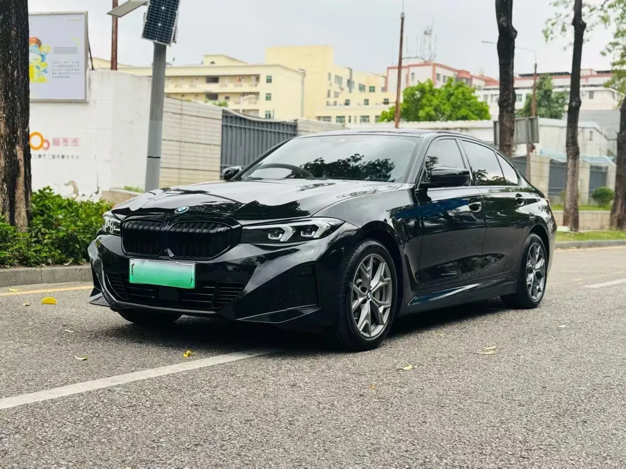 Открыть галерею: BMW 2026 i3 eDrive 35 L (modified) automatic gear