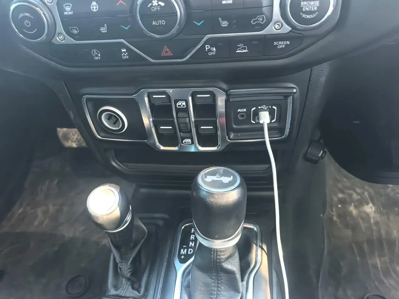 Jeep herdsman (imported) 2021 herdsman 2.0T Sahara four-door automatic gear 6