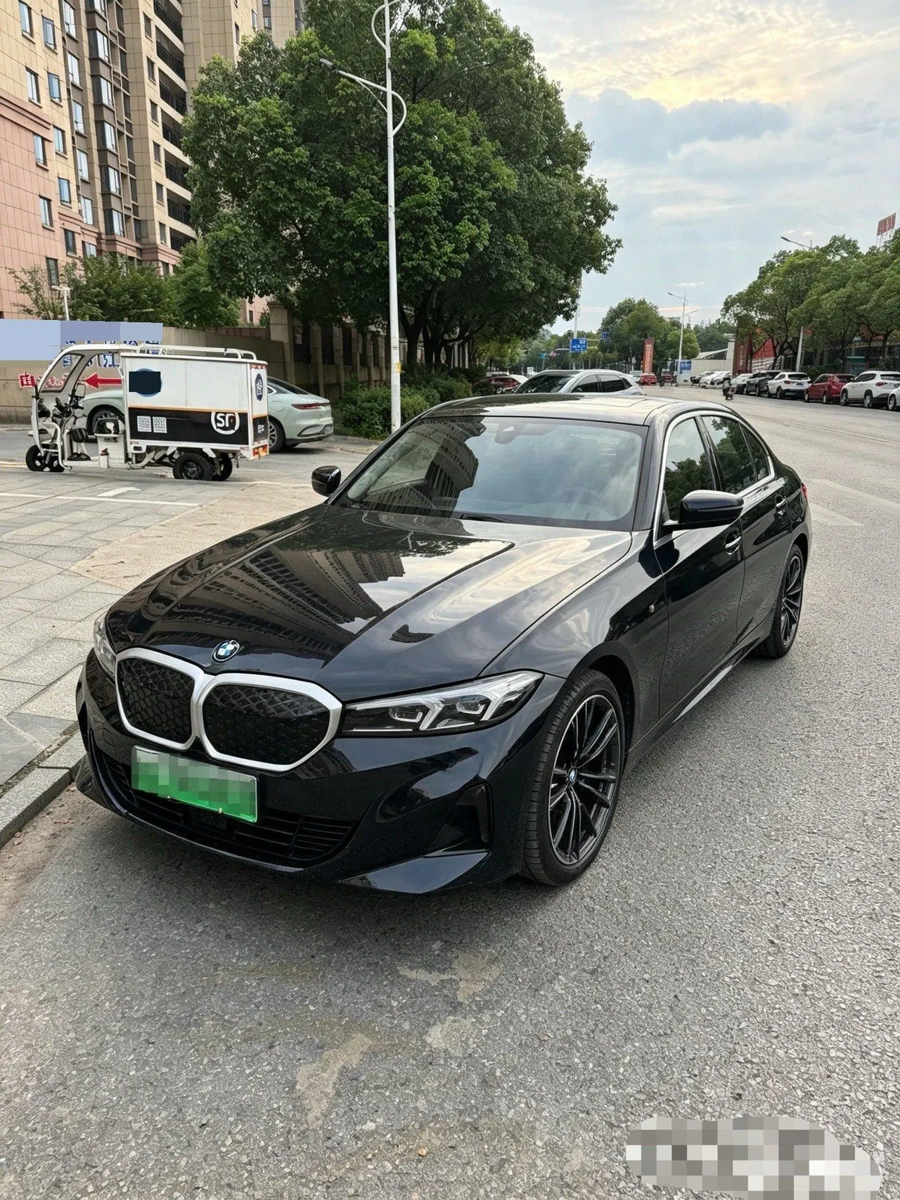 Open image lightbox: BMW 2025 i3 eDrive 35 L automatic gear