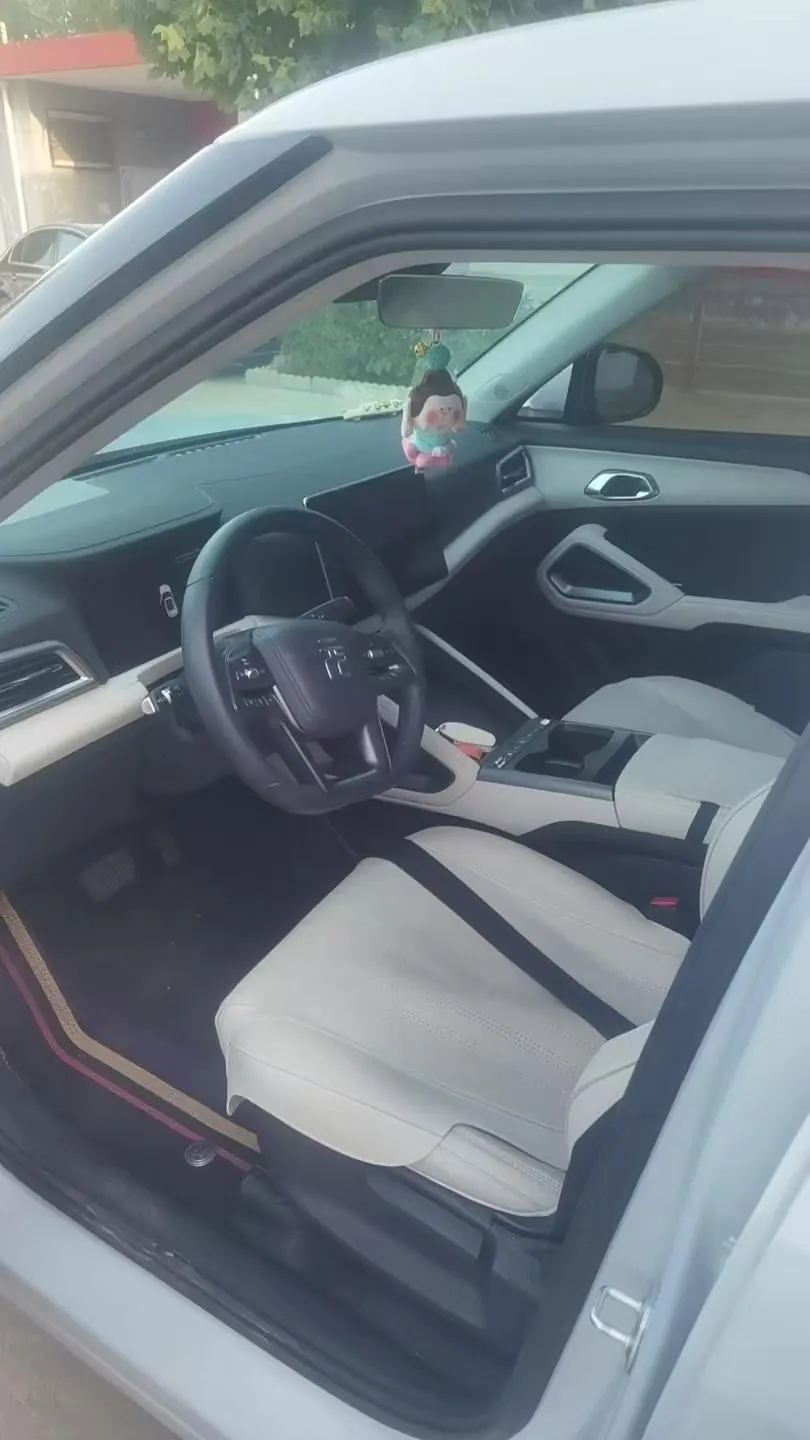 BYD 2025 Yuan UP Smart Driving 401KM Vital Automatic Gear 5