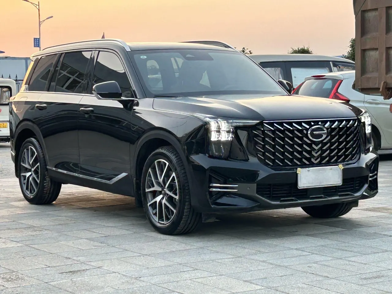 Trumpchi 2025 GS8 2.0TGDI Leading Series, Two-Wheel Drive Luxury Version, 5-Seater, Automatic Transmission 2