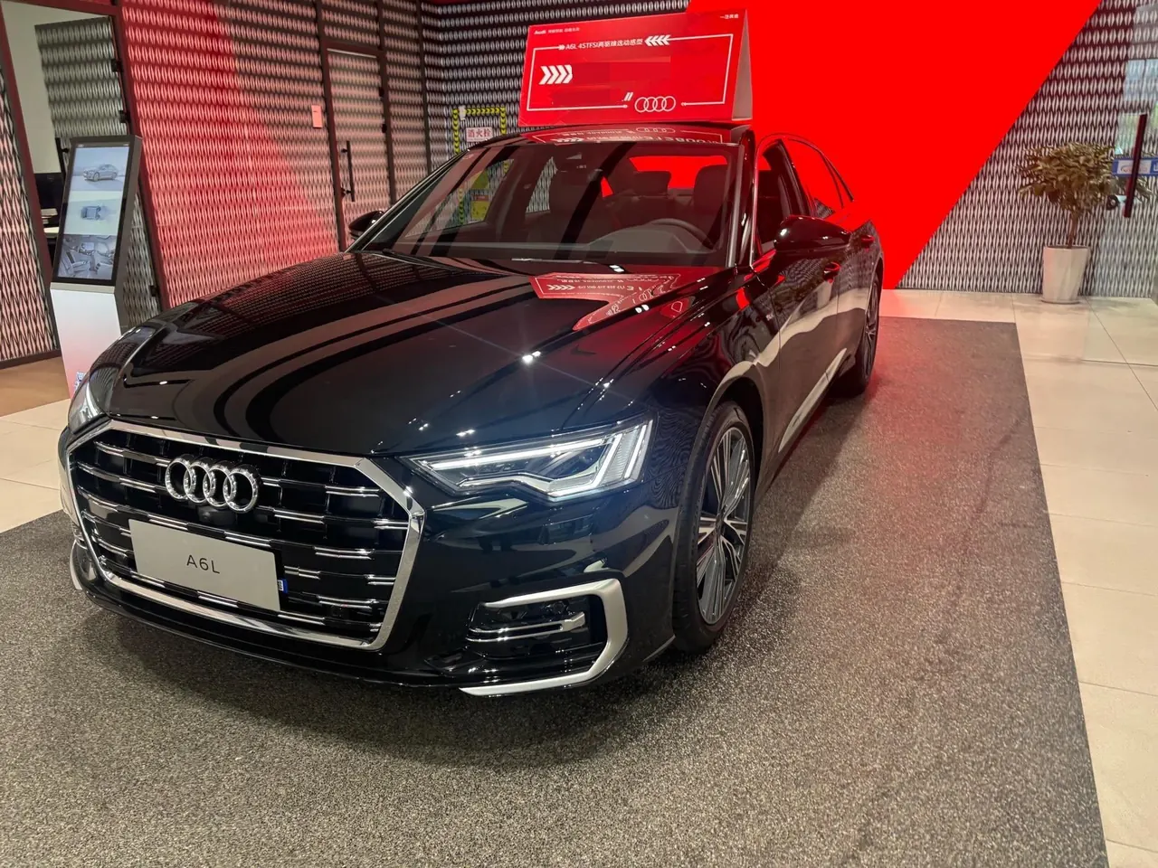 Открыть галерею: Audi 2026 A6L 2.0TFSI 45TFSI Prestige Dynamic Edition Automatic