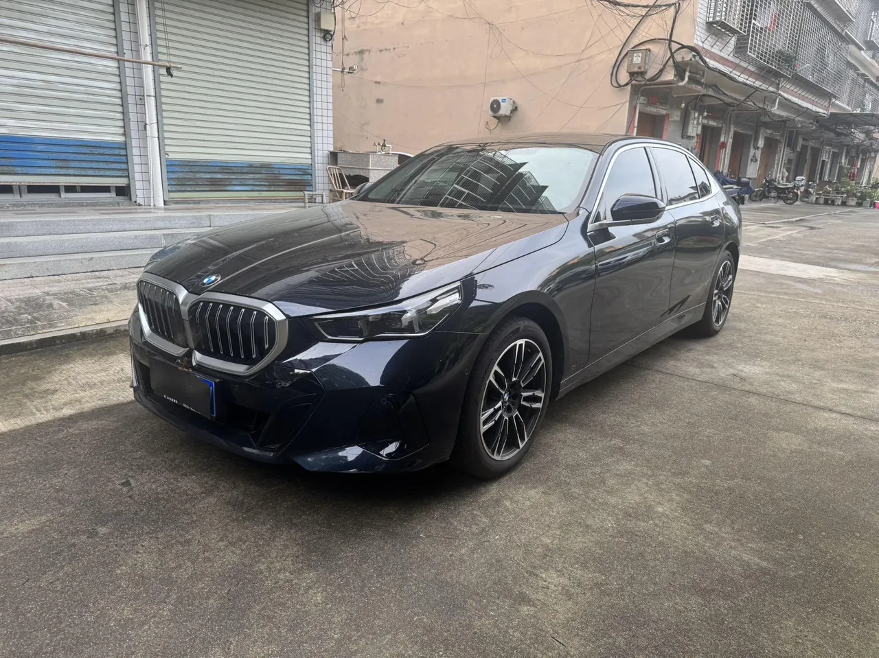 BMW 5 Series 2026 model 530Li 48V 2.0T Leading Edition M Sport Package Automatic - View 1